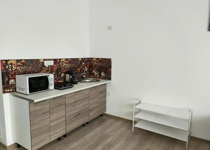 Skye By Euxin Нэводари